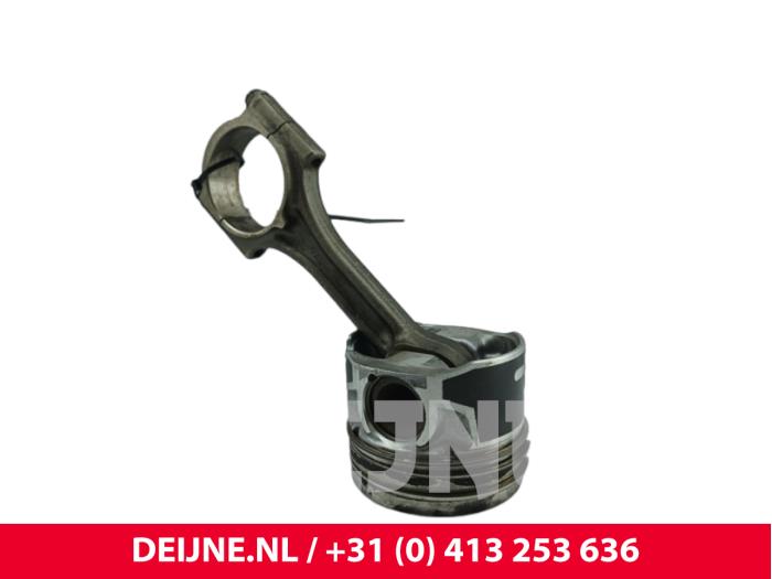 Peugeot Partner Piston O140135