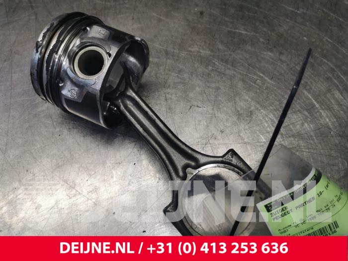 Peugeot Partner Piston O140136