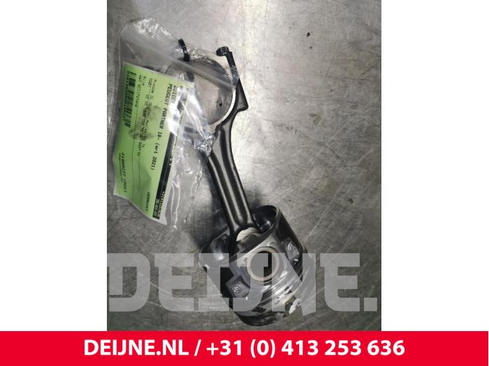 Peugeot Partner Piston O140137