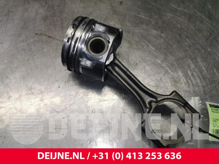 Peugeot Partner Piston O140138