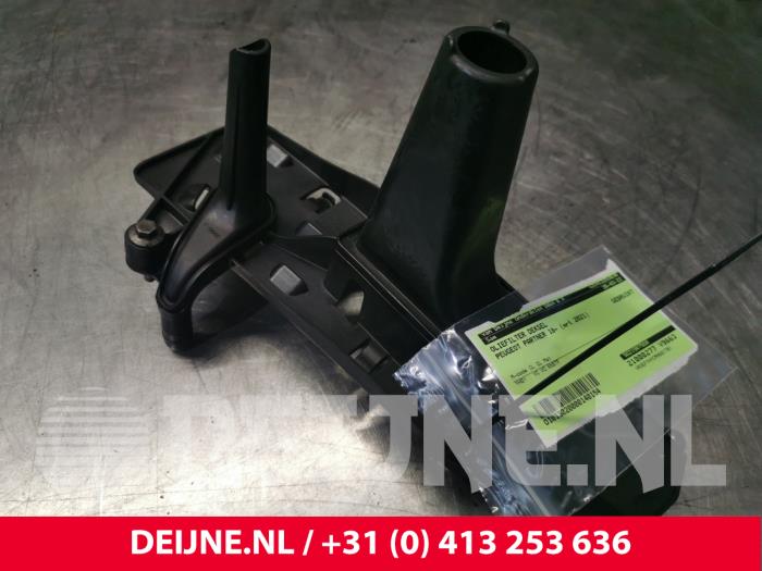 Peugeot Partner Oil filter cover O140154