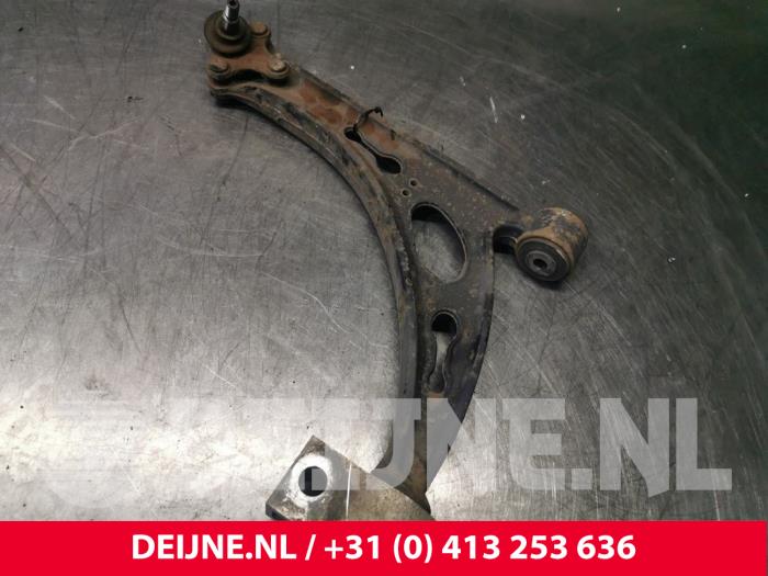 Volkswagen Caddy Draagarm onder links-voor O140261