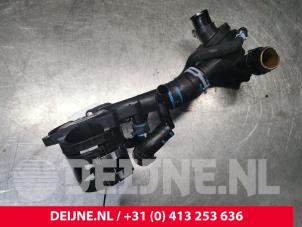 Mercedes B-Klasse Thermostat housing O140406 photo 3