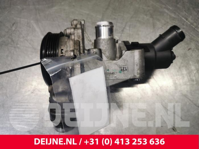 Mercedes B-Klasse Water pump O140409