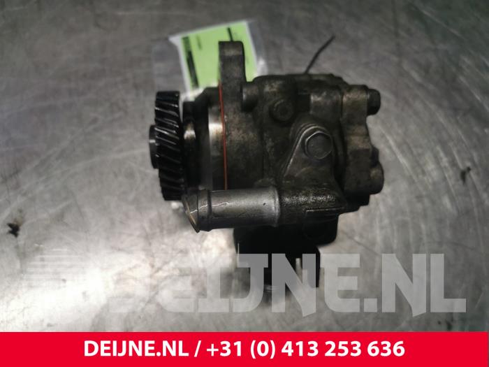 Stuurpomp van een Nissan Atleon 2007
