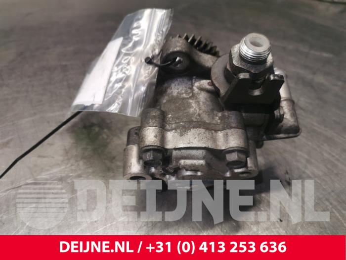 Stuurpomp van een Nissan Atleon 2007