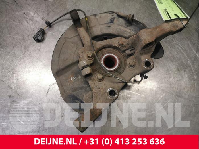 Volvo V70 Achsschenkel links vorne O140653