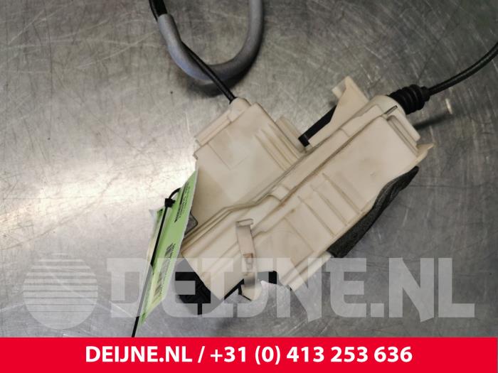 Volvo XC40 Rear door lock mechanism 4-door, left O140705