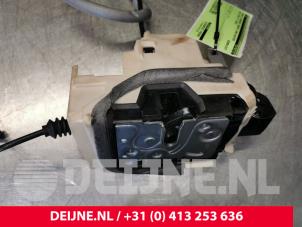 Volvo XC40 Rear door lock mechanism 4-door, left O140705 photo 2