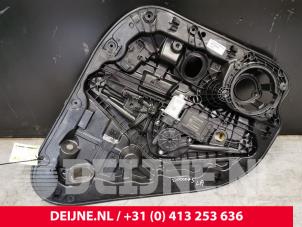 Gebruikte Ruitmechaniek 4Deurs links-achter Volvo XC40 (XZ) 1.5 T5 Twin Engine 16V Prijs € 200,00 Margeregeling aangeboden door van Deijne Onderdelen Uden B.V.