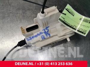 Gebruikte Deurslot Mechaniek 4Deurs rechts-achter Volvo XC40 (XZ) 1.5 T5 Plug-in Hybrid 16V Prijs € 125,00 Margeregeling aangeboden door van Deijne Onderdelen Uden B.V.