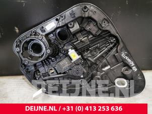 Gebruikte Raammechaniek 4Deurs rechts-achter Volvo XC40 (XZ) 1.5 T5 Twin Engine 16V Prijs € 150,00 Margeregeling aangeboden door van Deijne Onderdelen Uden B.V.