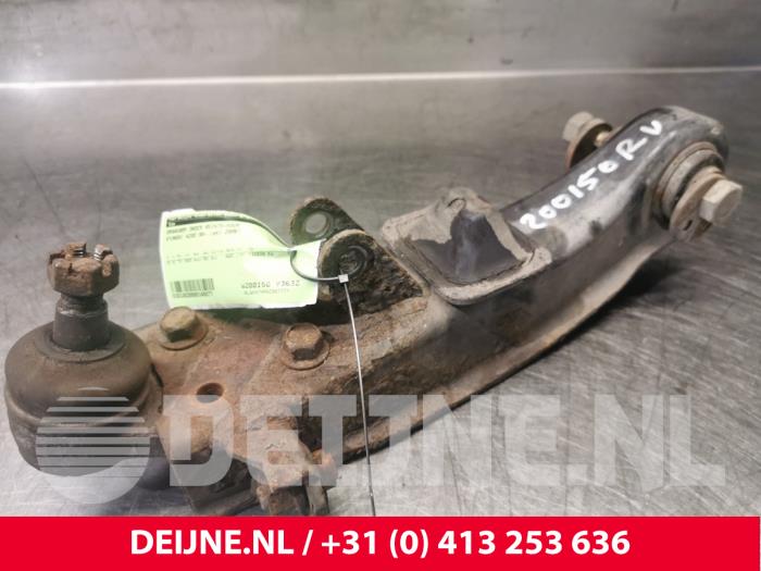 Hyundai H200 Draagarm onder rechts-voor O140877