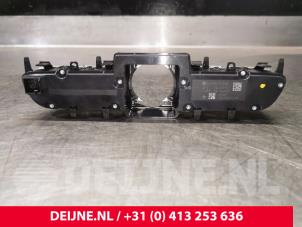 Mercedes E-Klasse Radiobedienings paneel O140882 foto 3