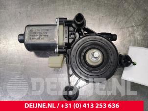 Volkswagen Golf Door window motor O140900 photo 3