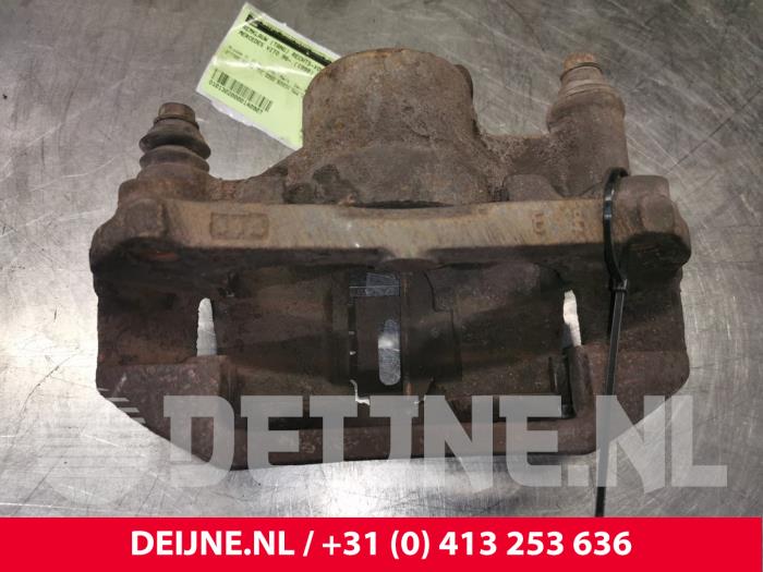 Mercedes Vito Remklauw (Tang) rechts-voor O140907