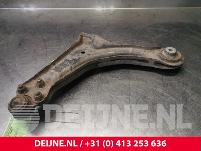 Mercedes Vito Draagarm onder rechts-voor O140910