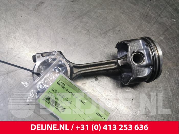 Gebruikte Zuiger Mercedes B-Klasse Prijs € 125,00 Margeregeling aangeboden door van Deijne Onderdelen Uden B.V.