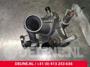 Mitsubishi Canter Thermostaathuis O140958 foto 2