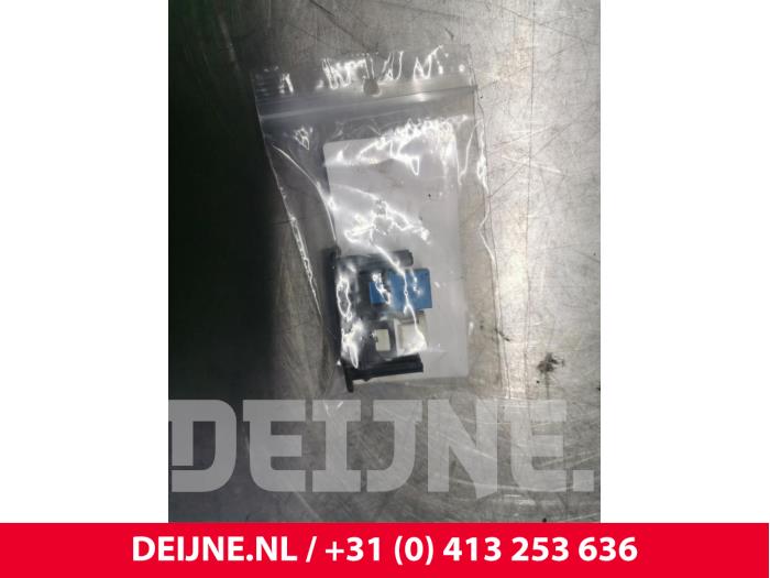 Mercedes Vito AUX/USB aansluiting O141064