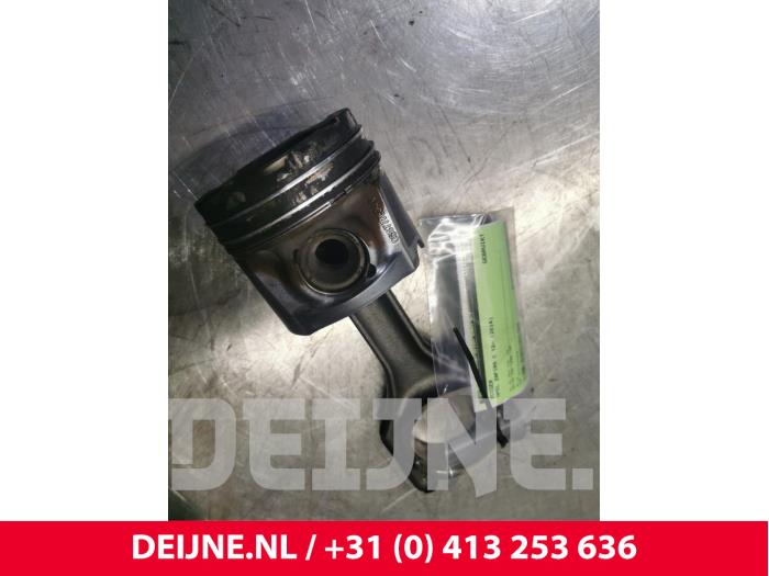 Opel Zafira C Piston O141269