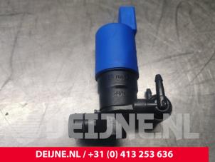 Volvo V60 Windscreen washer pump O141570 photo 3