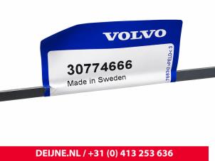Volvo V70 Oil dipstick O141571 photo 3