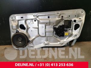 Gebruikte Raammechaniek 4Deurs rechts-voor Volvo XC70 (BZ) 2.4 D5 20V 205 AWD Prijs € 45,00 Margeregeling aangeboden door van Deijne Onderdelen Uden B.V.