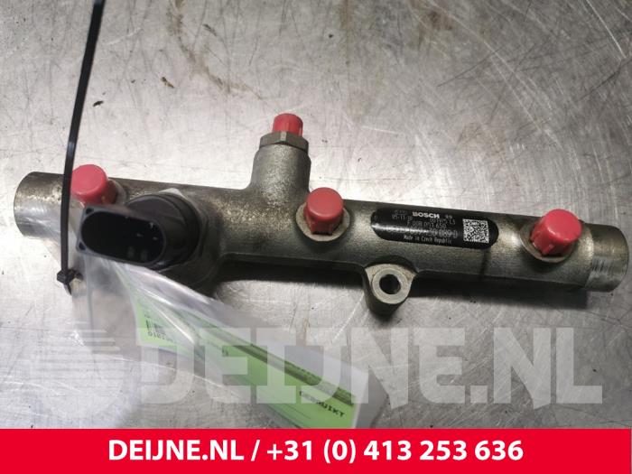 Volkswagen Touareg Fuel injector nozzle O141678