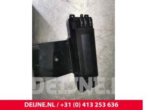 Gebruikte Display Interieur Volvo XC70 (BZ) 2.4 D5 20V 205 AWD Prijs € 30,00 Margeregeling aangeboden door van Deijne Onderdelen Uden B.V.