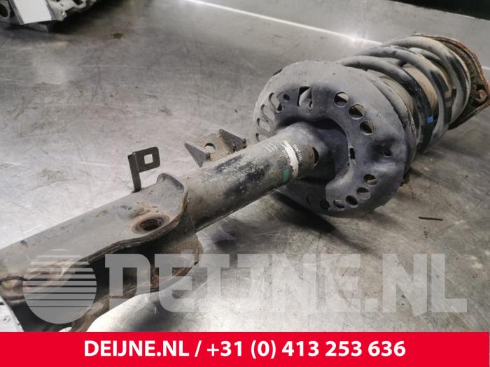 Mercedes Vito Schokdemperpoot links-voor O141773