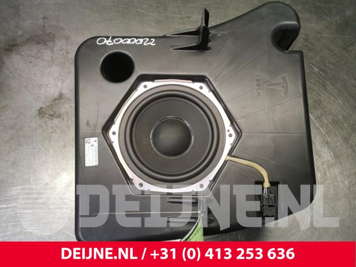 Tesla Model S Subwoofer O141843