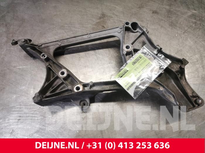 Gebruikte Dynamosteun onder Mercedes C (W204) 2.2 C-200 CDI 16V BlueEFFICIENCY Prijs € 35,00 Margeregeling aangeboden door van Deijne Onderdelen Uden B.V.