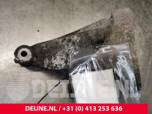 Mercedes Sprinter Motorsteun O141948 foto 3