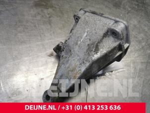 Mercedes Sprinter Motorsteun O141948 foto 2