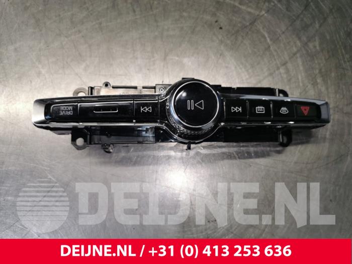 Volvo XC40 Radiobedienfeld O142209