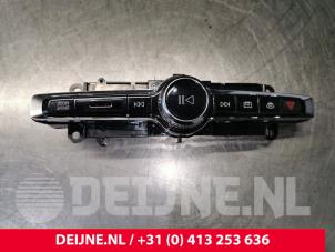 Gebruikte Radiobedienings paneel Volvo XC40 (XZ) 1.5 T5 Twin Engine 16V Prijs € 60,00 Margeregeling aangeboden door van Deijne Onderdelen Uden B.V.