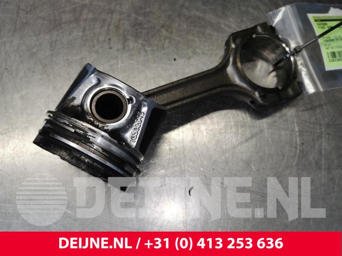 Gebruikte Zuiger Fiat Doblo Cargo (223) 1.3 D 16V Multijet Prijs € 72,60 Inclusief btw aangeboden door van Deijne Onderdelen Uden B.V.