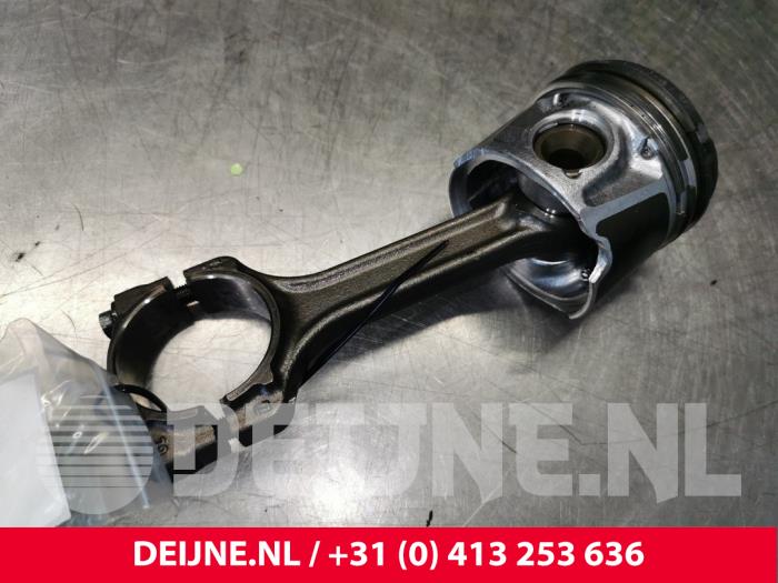 Gebruikte Zuiger Fiat Doblo Cargo (223) 1.3 D 16V Multijet Prijs € 72,60 Inclusief btw aangeboden door van Deijne Onderdelen Uden B.V.