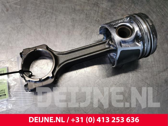 Gebruikte Zuiger Fiat Doblo Cargo (223) 1.3 D 16V Multijet Prijs € 72,60 Inclusief btw aangeboden door van Deijne Onderdelen Uden B.V.