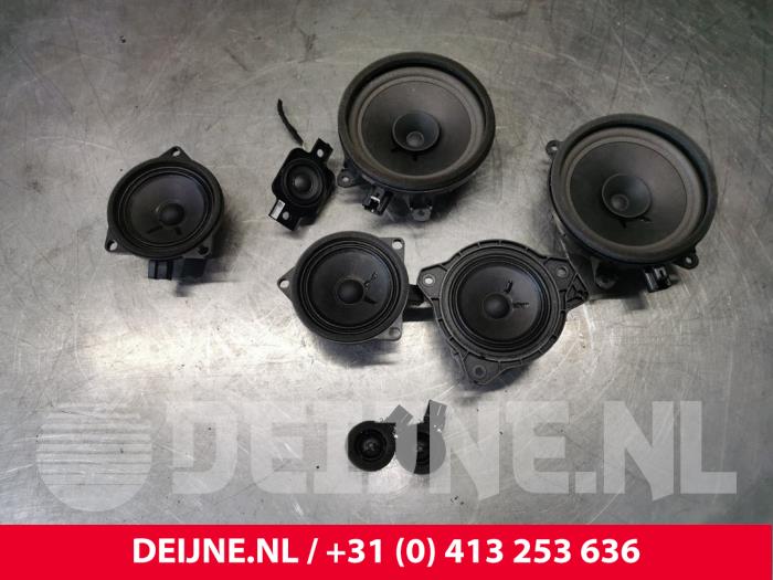 Volvo XC40 Lautsprecherset O142244