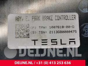 Tesla Model S Handrem Module O142302 foto 3