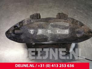 Tesla Model S Bremszange links vorne O142433 foto 3