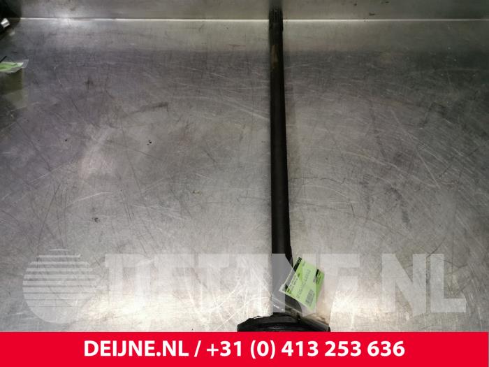 Gebruikte Steekas links-achter Mitsubishi Canter 3.0 Di-D 16V 35 Prijs € 242,00 Inclusief btw aangeboden door van Deijne Onderdelen Uden B.V.