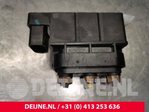 Tesla Model S Solenoid bediening vering O142498 foto 2