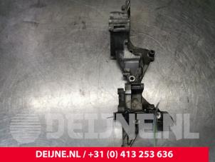 Volkswagen Transporter Dynamostütze unten O142529 foto 2