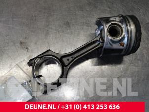 Gebruikte Zuiger Volvo V40 (MV) 2.0 D4 16V Prijs € 90,00 Margeregeling aangeboden door van Deijne Onderdelen Uden B.V.