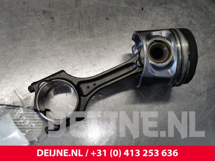 Gebruikte Zuiger Volvo V40 (MV) 2.0 D4 16V Prijs € 90,00 Margeregeling aangeboden door van Deijne Onderdelen Uden B.V.