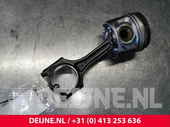 Gebruikte Zuiger Volvo V40 (MV) 2.0 D4 16V Prijs € 90,00 Margeregeling aangeboden door van Deijne Onderdelen Uden B.V.
