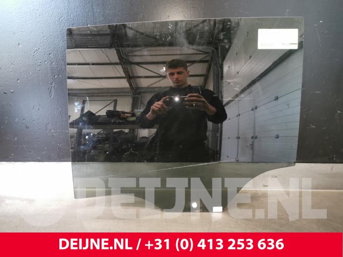 Volkswagen ID.4 Rear door window 4-door, left O142913